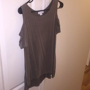 Cold shoulder tee